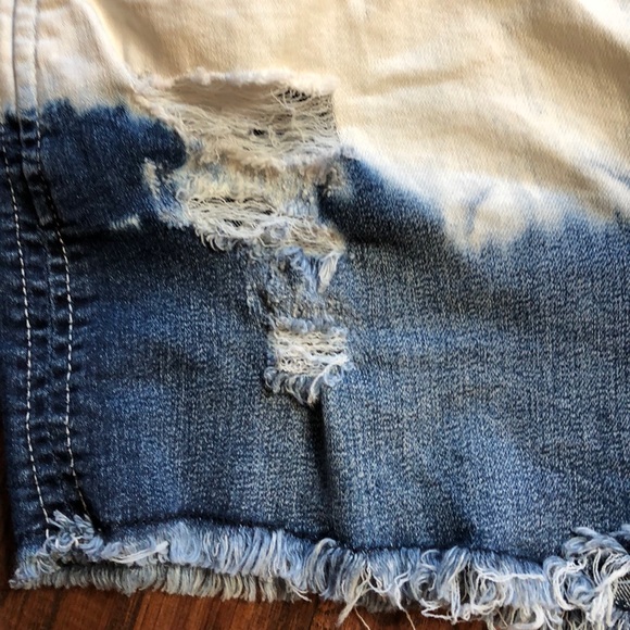 Sneak peek ombré shorts - Picture 4 of 8